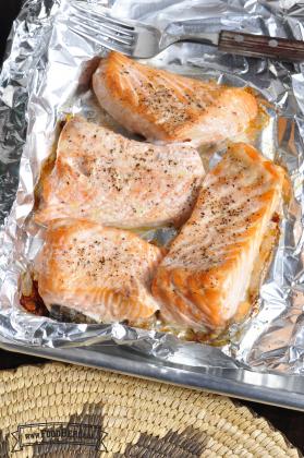 Baked salmon filets on tin foil.