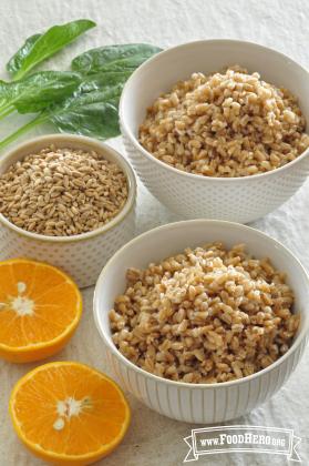 Bowls of cooked farro.