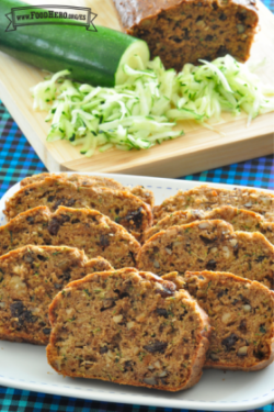 Rebanadas húmedas de pan de calabacita.