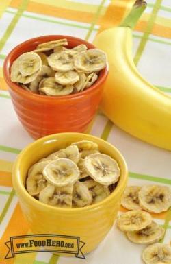 Small bowls of sliced dried banana.